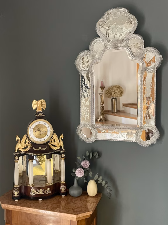 Biedermeier-Uhr mit Murano-Spiegel