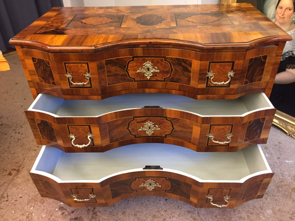 Kommode restauriert mit Schubladen