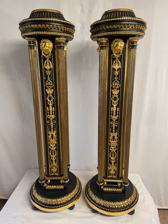 Klassizistische Blumensäulen